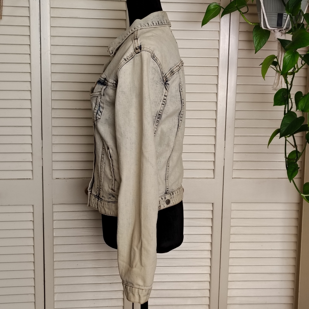 GAP Light Wash Blue/White Denim Jacket Size S – Like New - Picture 4 of 9